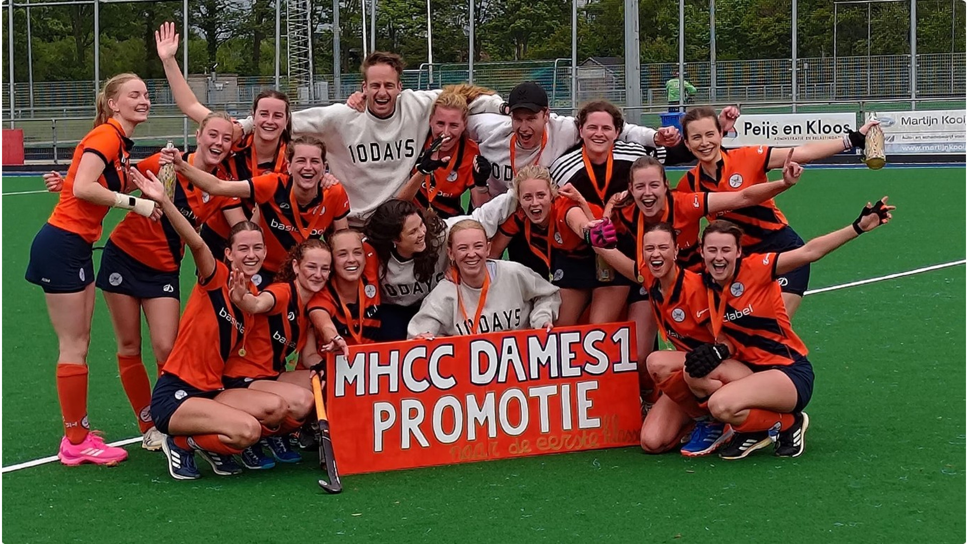 Foto: Promotie voor MHCC hockyclub Castricum.jpg